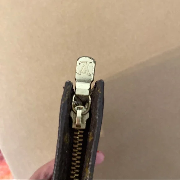 Louis Vuitton zipper pouch! - Picture 6 of 7
